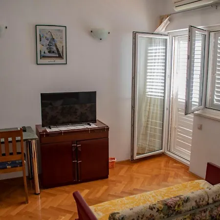Lile By The Sea, Zavode Apartmán Celina