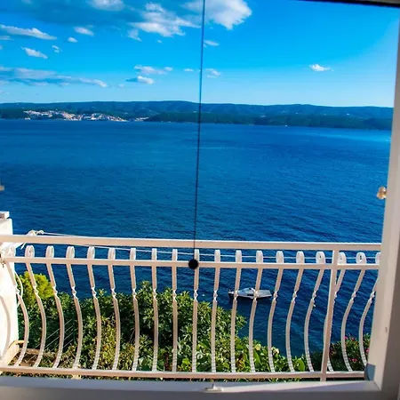 Lile By The Sea, Zavode Apartmán Celina