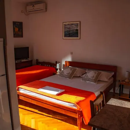 Lile By The Sea, Zavode Apartmán *
