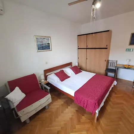 Lile By The Sea, Zavode Apartmán Celina