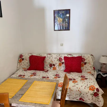 Lile By The Sea, Zavode Apartmán *